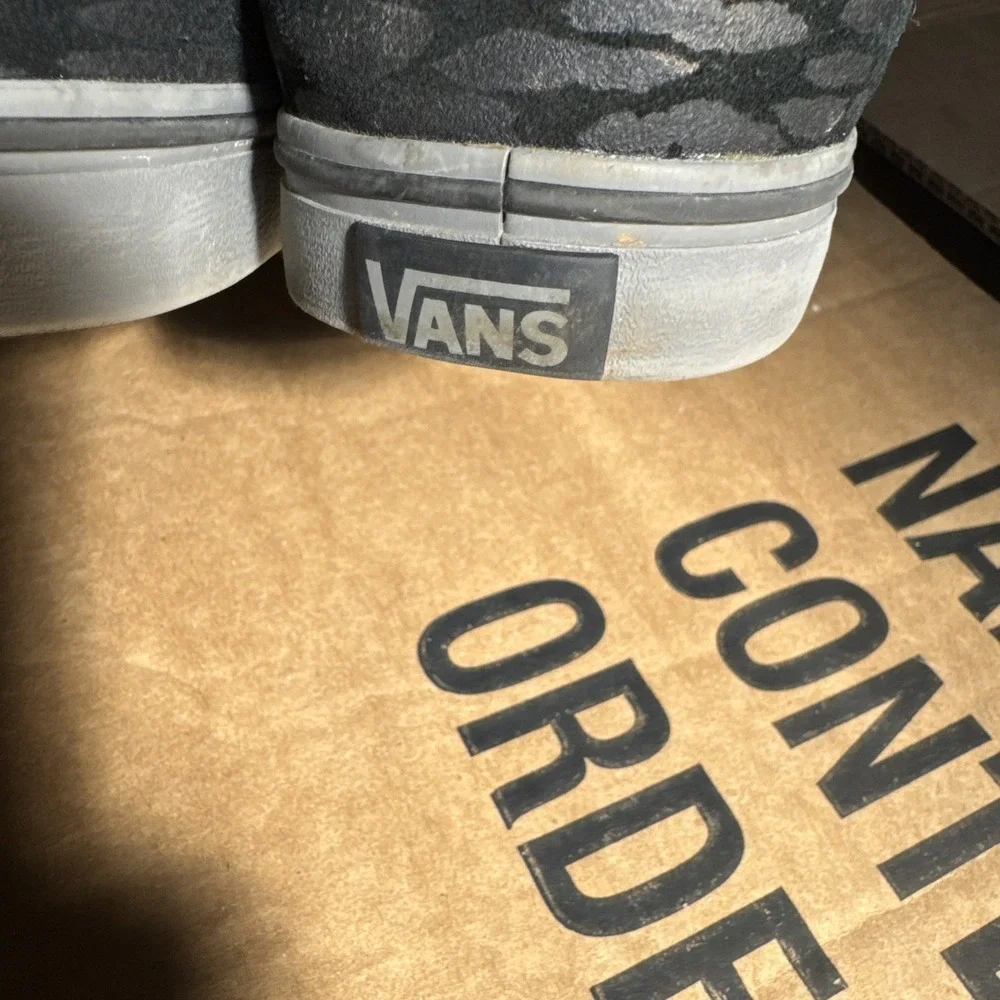 Vans Suede Leather Skateboard Sneakers Shoes Womens 9 Low Top Black Animal Print